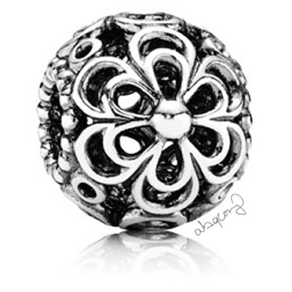 Pandora 790965 Sterling Silver Picking Daises Openwork Charm - Picture 1 of 7